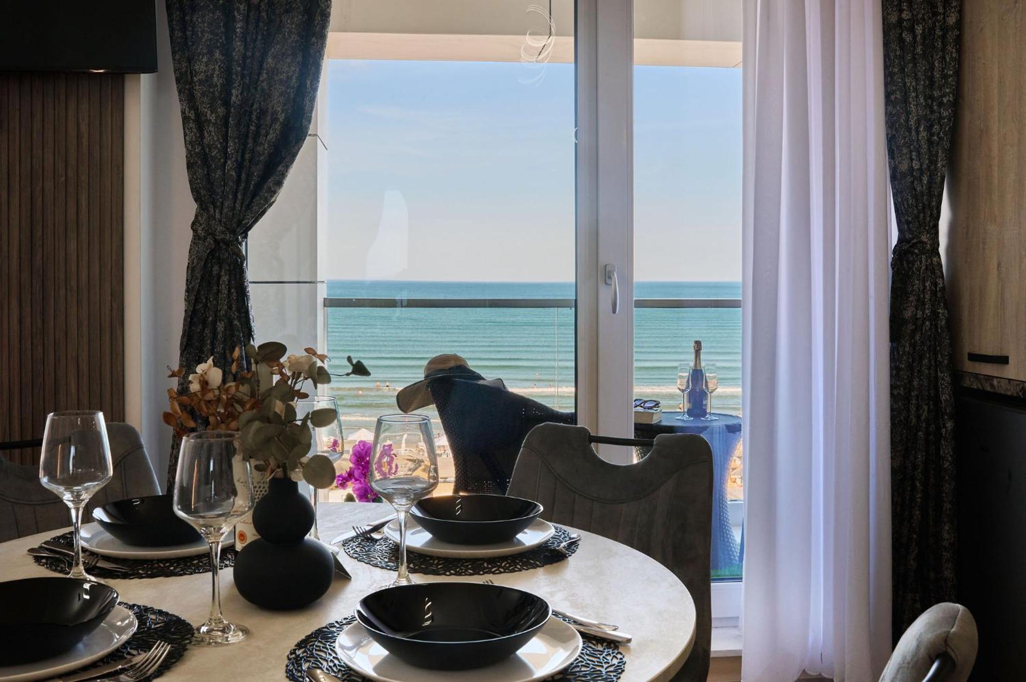 Alma Apartment In Infinity Beach Resort - Parking Mamaia Exterior foto